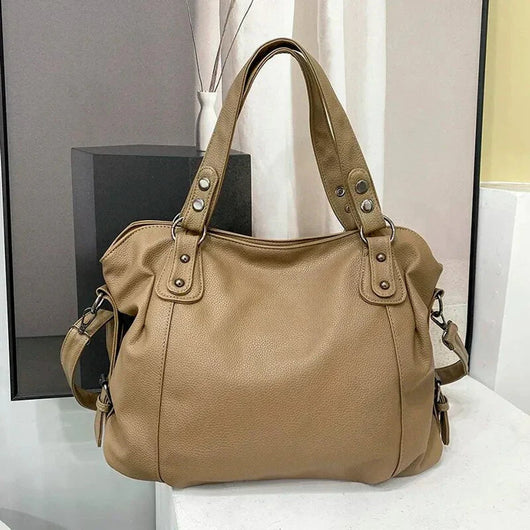 Emilia | Ruime zwarte dames shopper van imitatieleer met studs