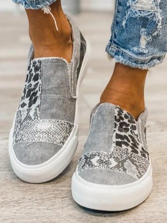 Maria | Lage dames sneakers met patchdetails