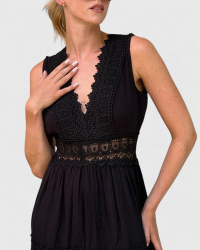 Emilia | Mouwloze dames midijurk met V-hals en kant