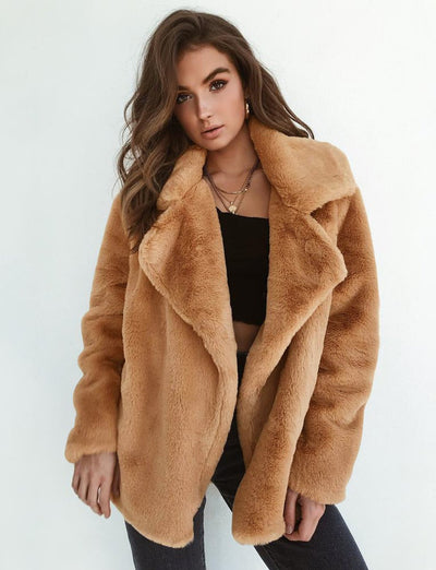 Charlotte | Zachte oversized korte dames imitatiebontjas