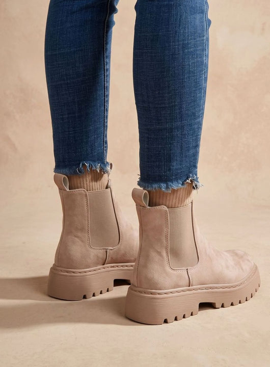 Greta | Dames chelsea boots met plateauzool in suèdelook