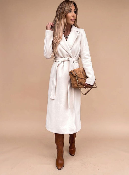 Charlotte | Elegante lange dames trenchcoat met bindceintuur en reverskraag