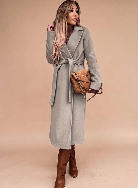 Charlotte | Elegante lange dames trenchcoat met bindceintuur en reverskraag