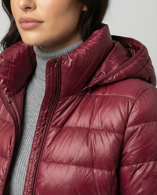Annika | Ultralichte dames donsjas met slim fit en capuchon