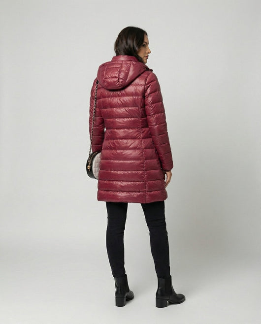 Annika | Ultralichte dames donsjas met slim fit en capuchon
