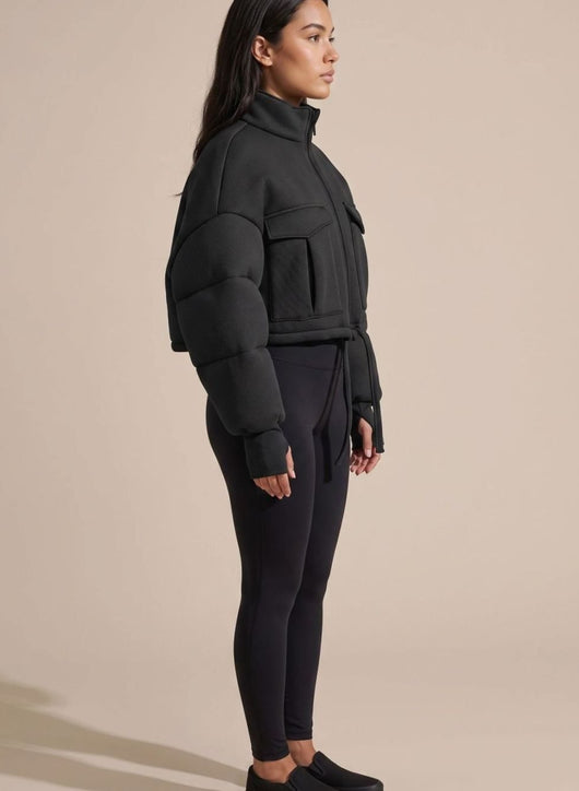 Emilia | Korte dames winterjas met rits en cargozakken